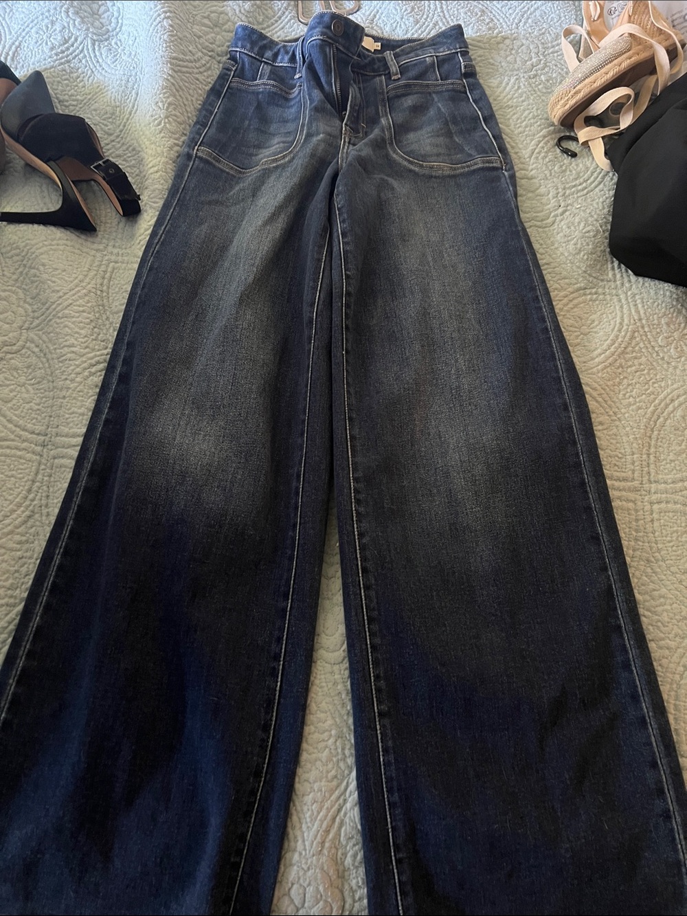 Wide-Leg Women's Jeans in Dark Blue Wash